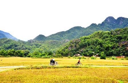 Sapa medium trek plus sunday market 4 days
