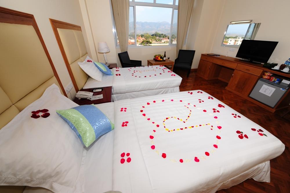 Royal Inlay Hotel 